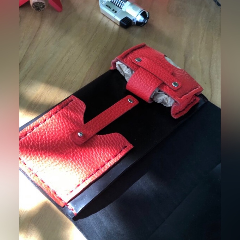 Premium leather Cigar Case hand sewn. New with tags red black